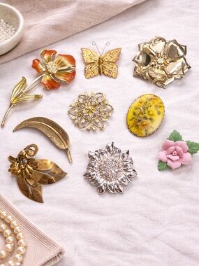 Vintage brooch lot some signed floral feminine classic mid century